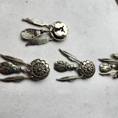 Sale Photo Thumbnail #544: Silver tone, Southwest style 
No markings
Feather style with concho style stamping