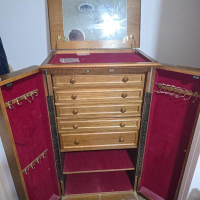 Jewelry cabinet