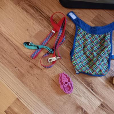 MEDIUM SIZE PORT A CRATE PET CARRIER AND OTHER PET ITEMS