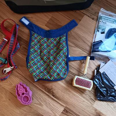 MEDIUM SIZE PORT A CRATE PET CARRIER AND OTHER PET ITEMS