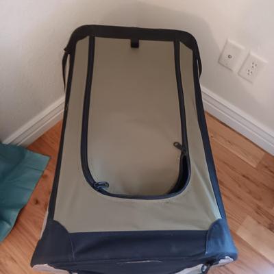 MEDIUM SIZE PORT A CRATE PET CARRIER AND OTHER PET ITEMS