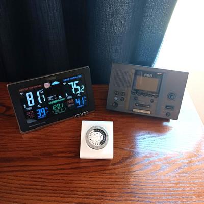 ATOMIC CLOCK AND A RCA ALARM CLOCK RADIO
