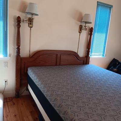 CLEAN KING SIZE TEMPURPEDIC TYPE BED WITH BEDDING
