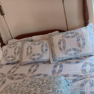CLEAN KING SIZE TEMPURPEDIC TYPE BED WITH BEDDING