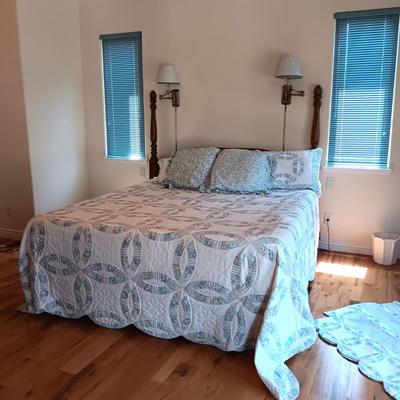 CLEAN KING SIZE TEMPURPEDIC TYPE BED WITH BEDDING