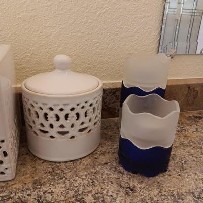 CERAMIC BATHROOM ENSEMBLE AND GLASS VOTIVE CANDLE HOLDERS