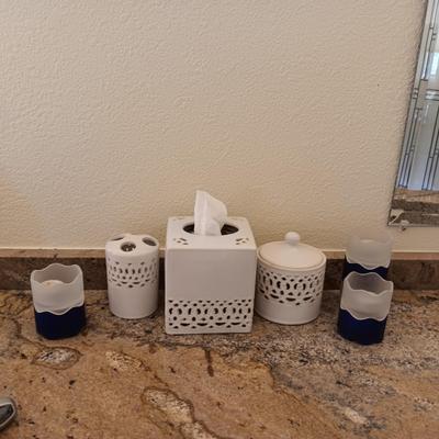 CERAMIC BATHROOM ENSEMBLE AND GLASS VOTIVE CANDLE HOLDERS
