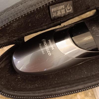 2 ELECTRIC SHAVERS