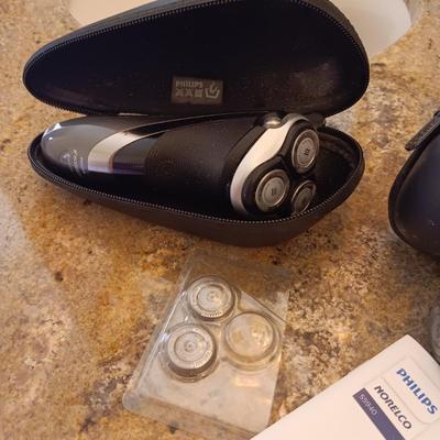 2 ELECTRIC SHAVERS