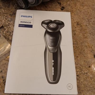2 ELECTRIC SHAVERS