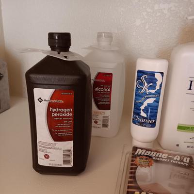 AN ASSORTMENT OF TOILETRIES