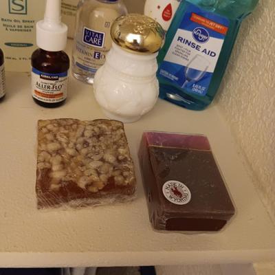 AN ASSORTMENT OF TOILETRIES
