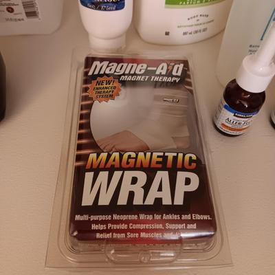 AN ASSORTMENT OF TOILETRIES