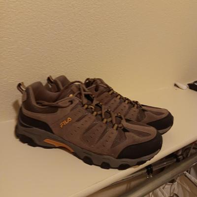 MEN'S SKECHERS AND FILA SHOES SIZE 13