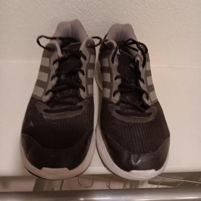 MENS SKECHERS AND ADIDAS SHOES SIZE 13
