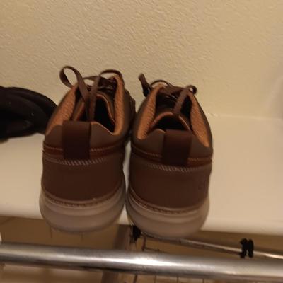 MENS SKECHERS AND XL WINTER GLOVES