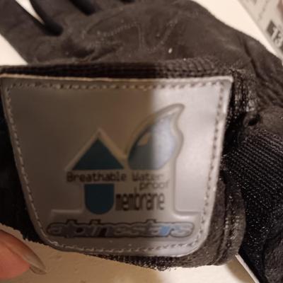 MENS SKECHERS AND XL WINTER GLOVES