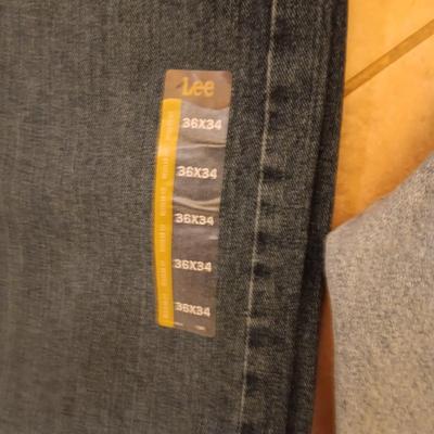 MENS NEW AND GENTLY WORN JEANS SIZE 36 X 34