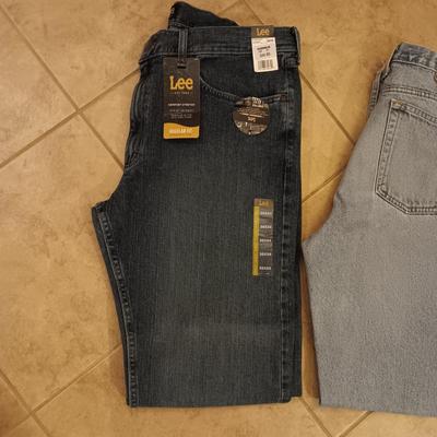 MENS NEW AND GENTLY WORN JEANS SIZE 36 X 34