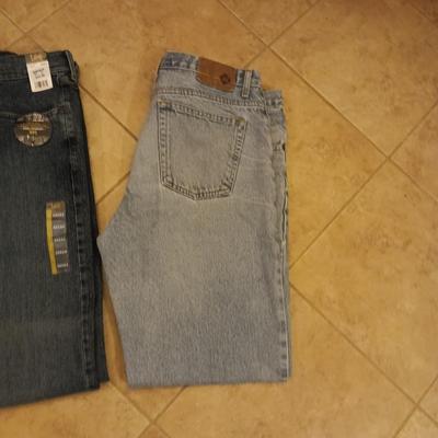 MENS NEW AND GENTLY WORN JEANS SIZE 36 X 34