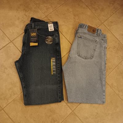 MENS NEW AND GENTLY WORN JEANS SIZE 36 X 34