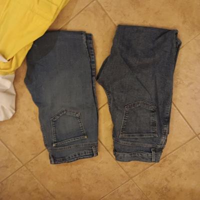 LADIES CROFT & BARROW WINTER COAT (1X), CABIN CREEK RAIN COAT (L) WINTER BOOTS (9) AND JEANS (12 & 14)