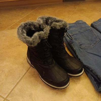 LADIES CROFT & BARROW WINTER COAT (1X), CABIN CREEK RAIN COAT (L) WINTER BOOTS (9) AND JEANS (12 & 14)