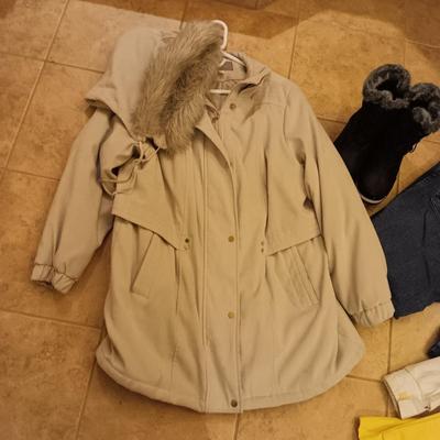 LADIES CROFT & BARROW WINTER COAT (1X), CABIN CREEK RAIN COAT (L) WINTER BOOTS (9) AND JEANS (12 & 14)