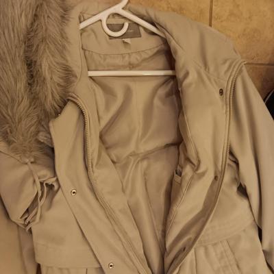 LADIES CROFT & BARROW WINTER COAT (1X), CABIN CREEK RAIN COAT (L) WINTER BOOTS (9) AND JEANS (12 & 14)