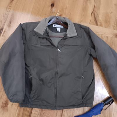 MENS LINED COLUMBIA JACKET (LT), SPYDER GLOVES (L) AND AN UMBRELLA