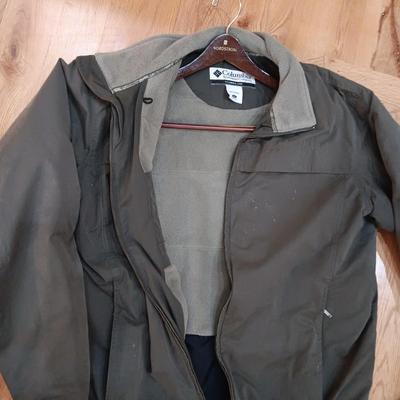 MENS LINED COLUMBIA JACKET (LT), SPYDER GLOVES (L) AND AN UMBRELLA