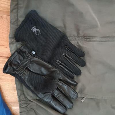 MENS LINED COLUMBIA JACKET (LT), SPYDER GLOVES (L) AND AN UMBRELLA