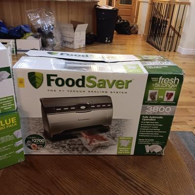 GENTLY USED FOOD SAVER 3800 SERIES WITH BAGS