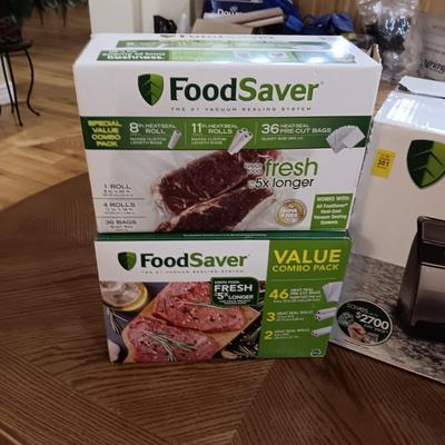 GENTLY USED FOOD SAVER 3800 SERIES WITH BAGS