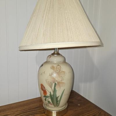 Vintage White Iris Table lamp