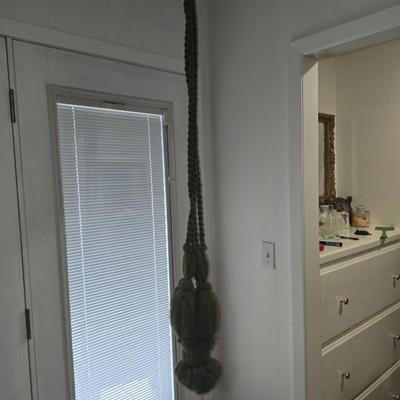 Hanging flower pot holder