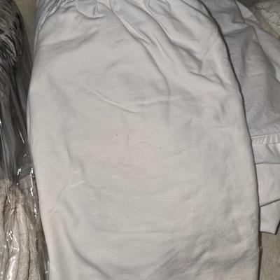 Queen fitted sheet and bed skirt