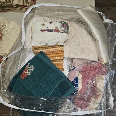 Holiday table runners, place mats and kitchen towels