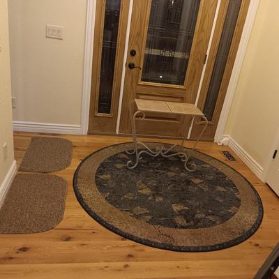 ROUND AREA RUG, IRON SIDE TABLE WITH TILE TOP AND 2 DOOR MATS