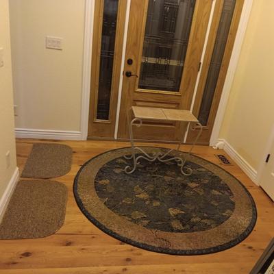 ROUND AREA RUG, IRON SIDE TABLE WITH TILE TOP AND 2 DOOR MATS
