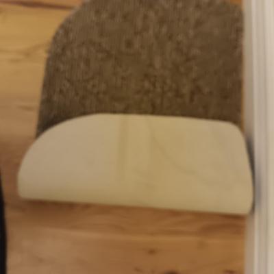 ROUND AREA RUG, IRON SIDE TABLE WITH TILE TOP AND 2 DOOR MATS