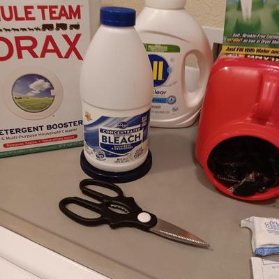 LAUNDRY DETERGENTS AND 2 LAUNDRY BASKETS
