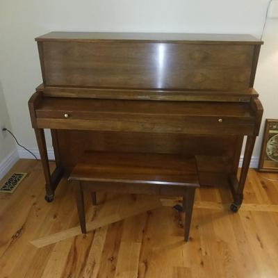 BALDWIN PIANO WITH BENCH AND SHEET MUSIC