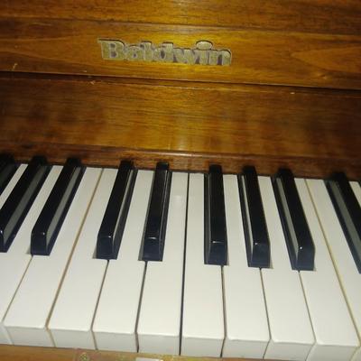 BALDWIN PIANO WITH BENCH AND SHEET MUSIC