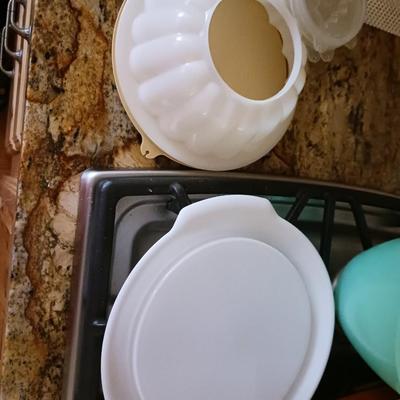 TUPPERWARE FOOD STORAGE CONTAINERS