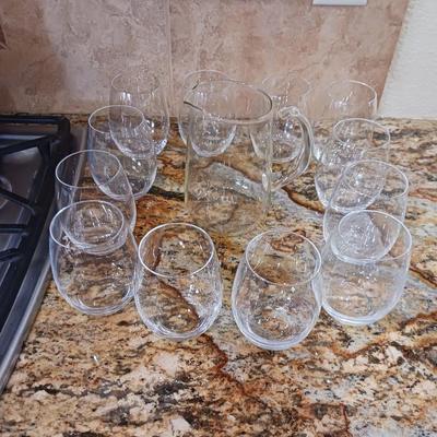 DRINKING GLASSES AND A PYREX PITCHER