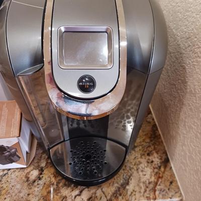 KEURIG SINGLE CUP COFFEE MAKER, KEURIG CARAFE, PURELINE & CUP HOLDER