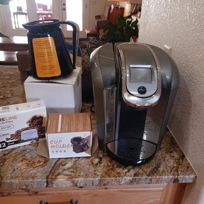 KEURIG SINGLE CUP COFFEE MAKER, KEURIG CARAFE, PURELINE & CUP HOLDER