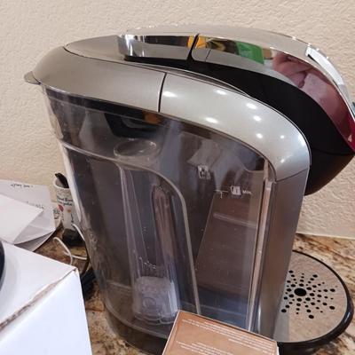 KEURIG SINGLE CUP COFFEE MAKER, KEURIG CARAFE, PURELINE & CUP HOLDER