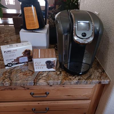 KEURIG SINGLE CUP COFFEE MAKER, KEURIG CARAFE, PURELINE & CUP HOLDER